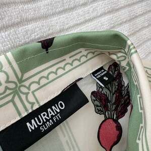 Murano Slim Fit Button-Up Shirt, Beetroot Print, Made in Vietnam, Size Small